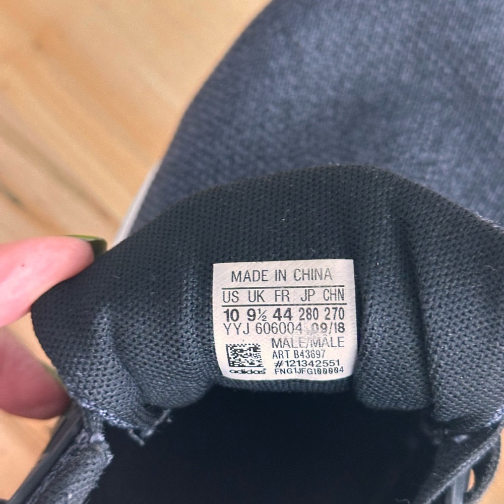 Adidas athletic shoes 10 - Picture 7 of 7